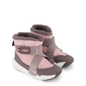 Girls Nike advance flex boots